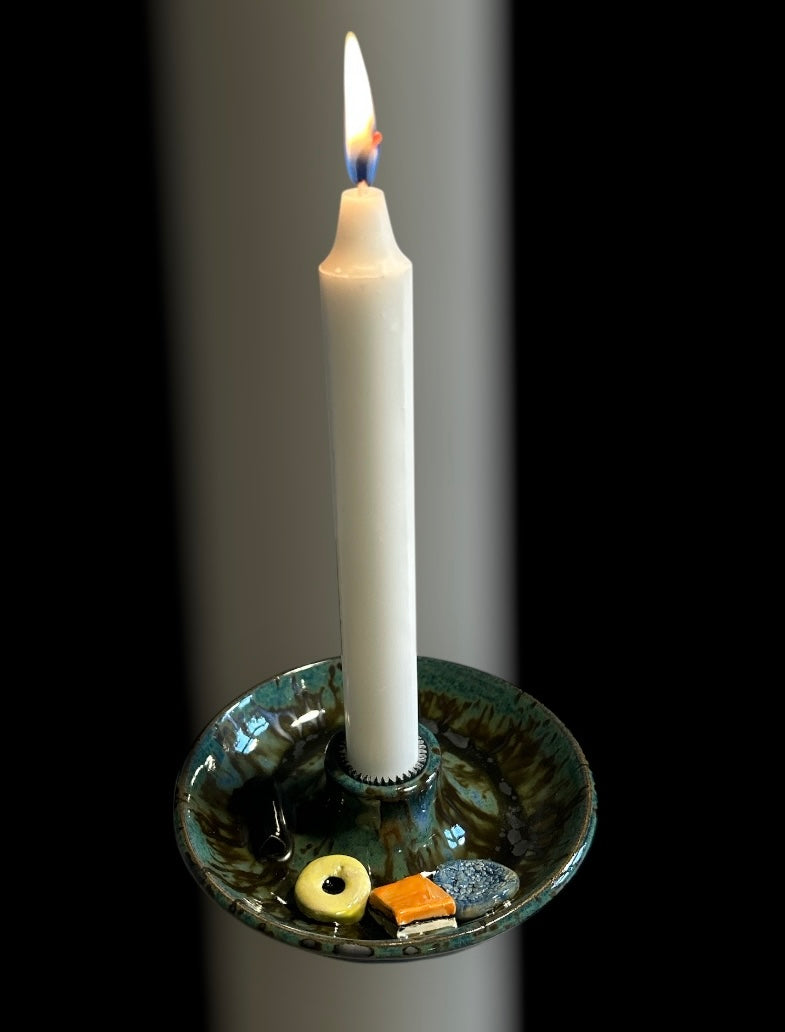 Unika stentøjs lysestage med konfekt