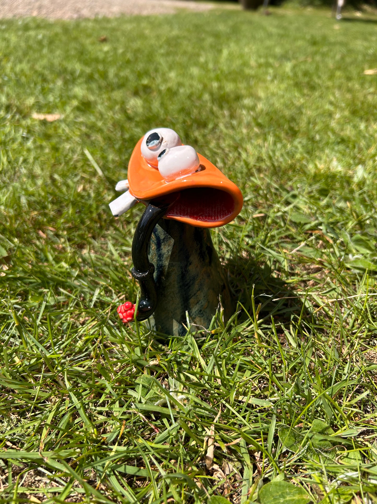 Keramik figur med attitude, en hyldest