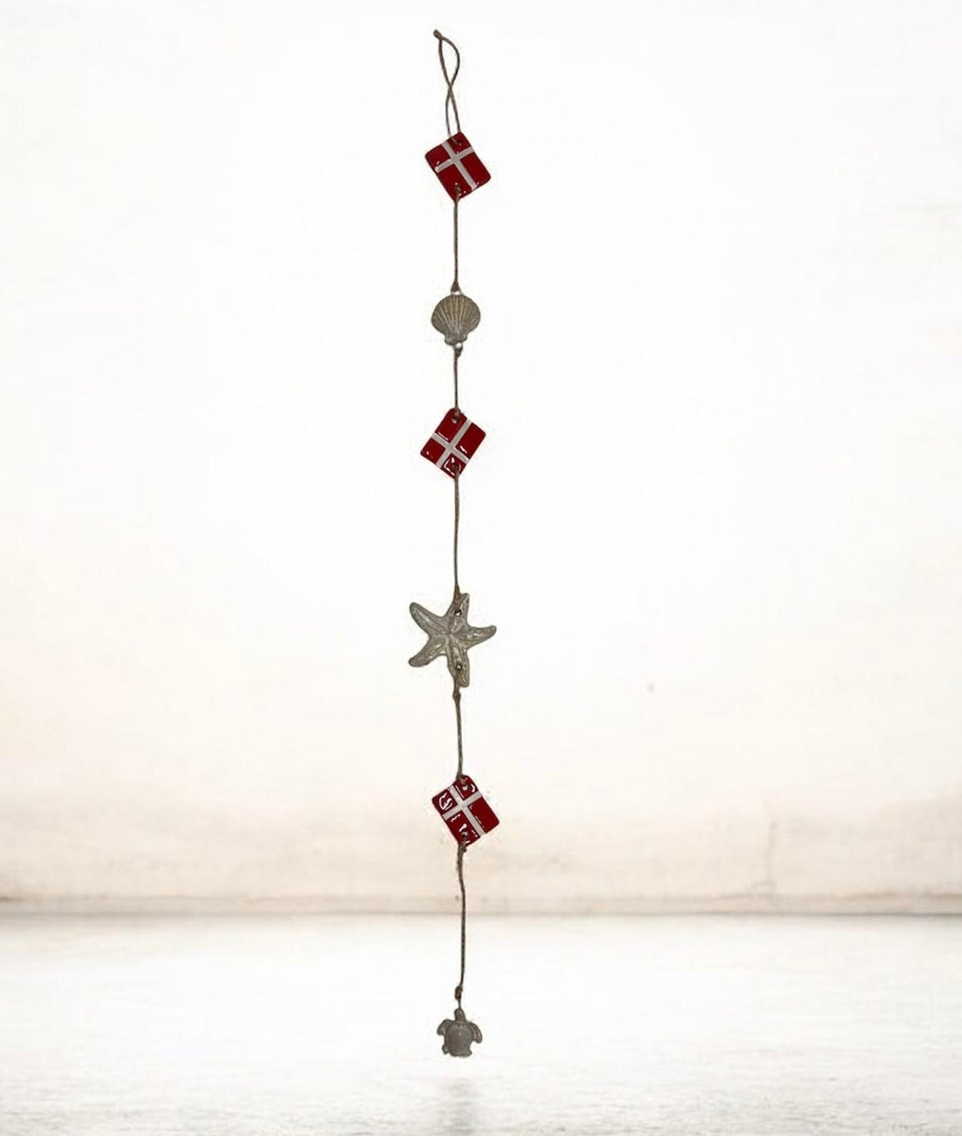 Keramikophæng med danske flag og havtema – 75 cm