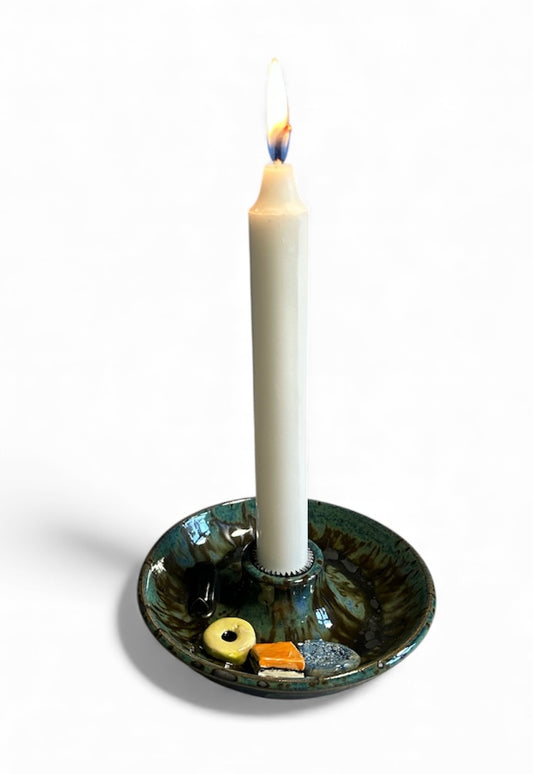 Unika stentøjs lysestage med konfekt