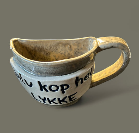 Halv kop. Tekst : halv kop hel Lykke