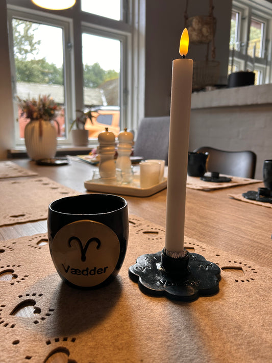 Stjerneteg vædder krus og lyssestage .2 sort.